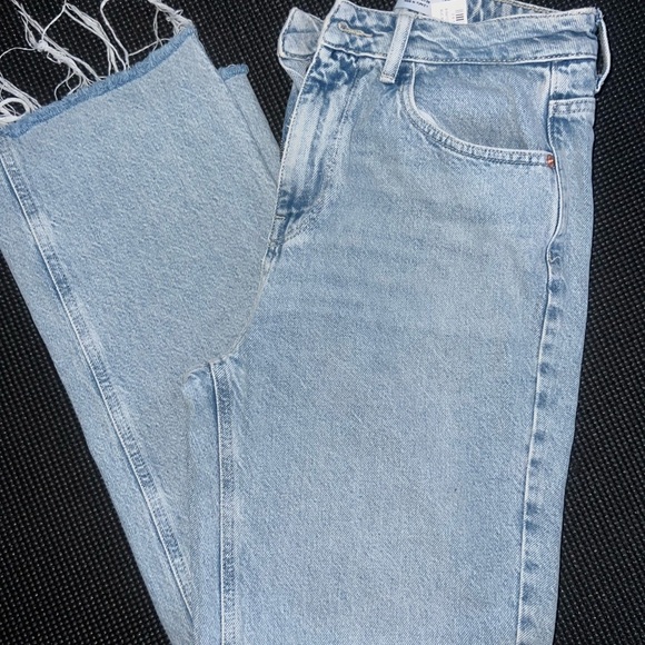 Zara High Rise Seamless Hem Straight Jeans Size 6 - Picture 3 of 9